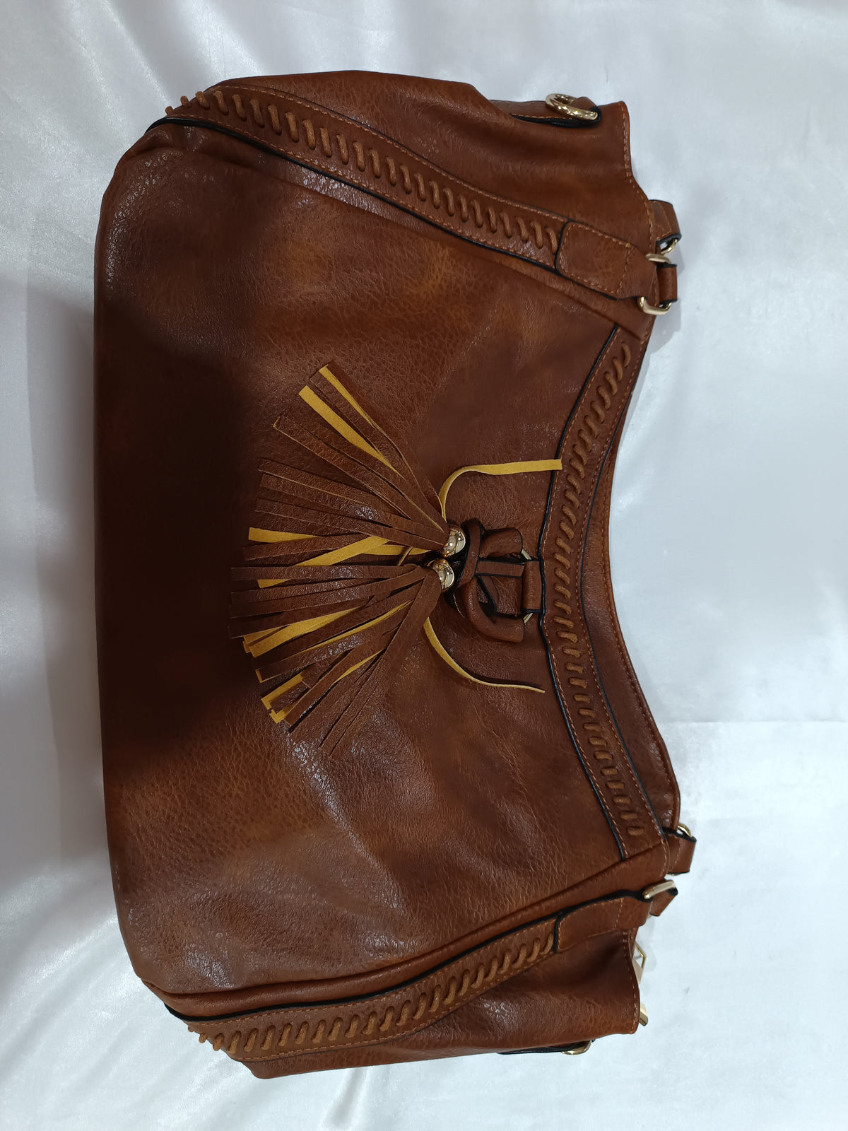 Luxury Shamew Classic Crossbody Tote for ladies, stylish leather handbag with adjustable strap and spacious interior.