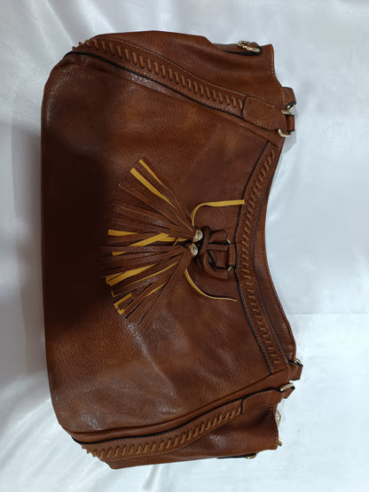 Luxury Shamew Classic Crossbody Tote for ladies, stylish leather handbag with adjustable strap and spacious interior.