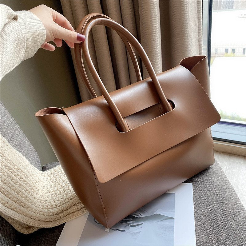Large capacity retro tote bag for women by Shamew, luxury ladies handbag with simple, stylish design and spacious interior.