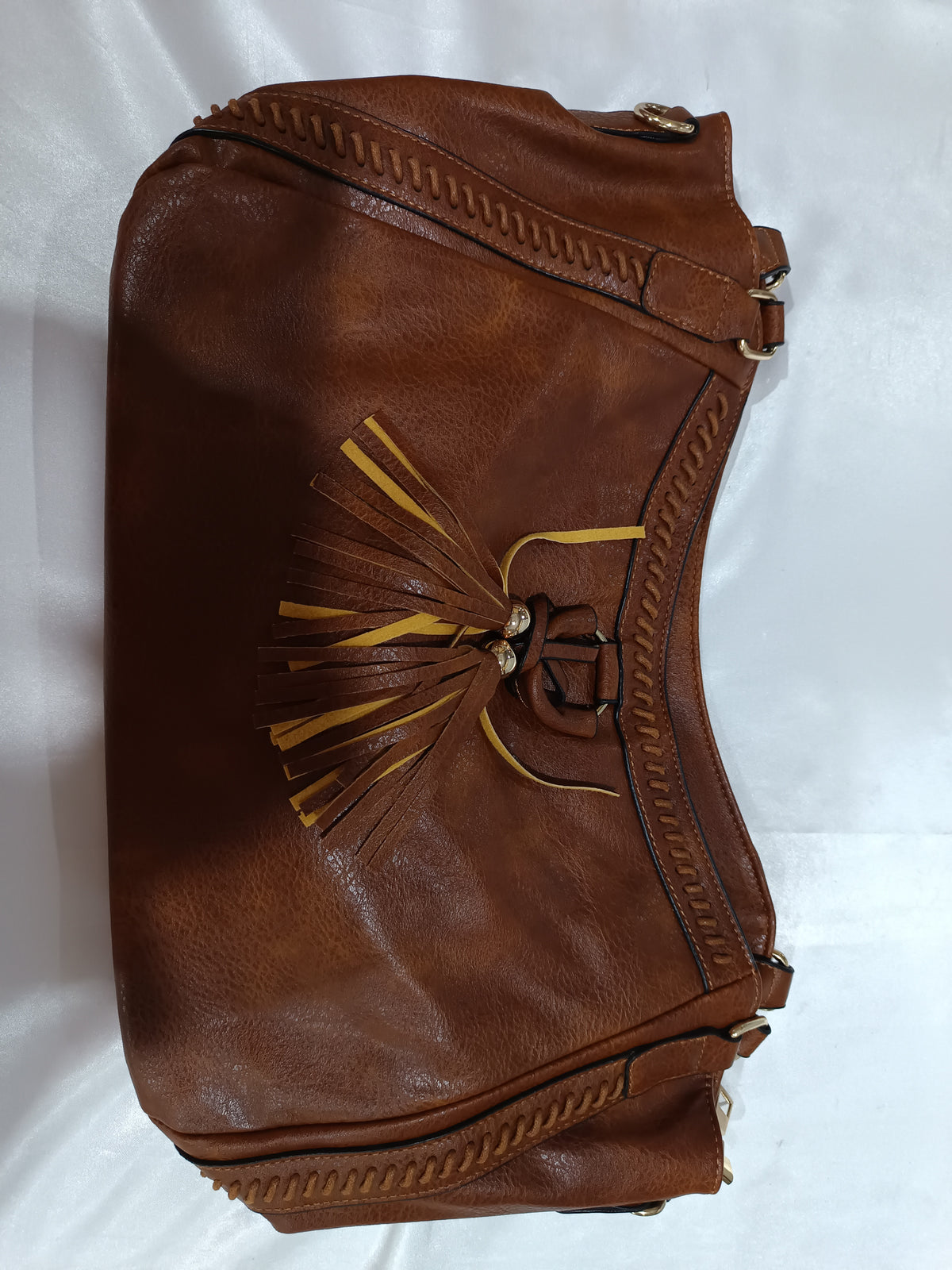 Luxury Shamew Classic Crossbody Tote for ladies, stylish handbag with sleek design and spacious interior.