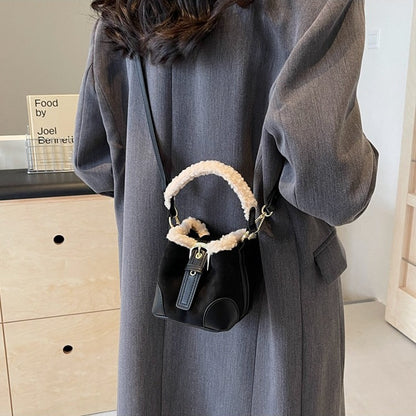 Shamew luxury crossbody bag for women featuring a casual retro plush design, versatile and stylish for everyday use.