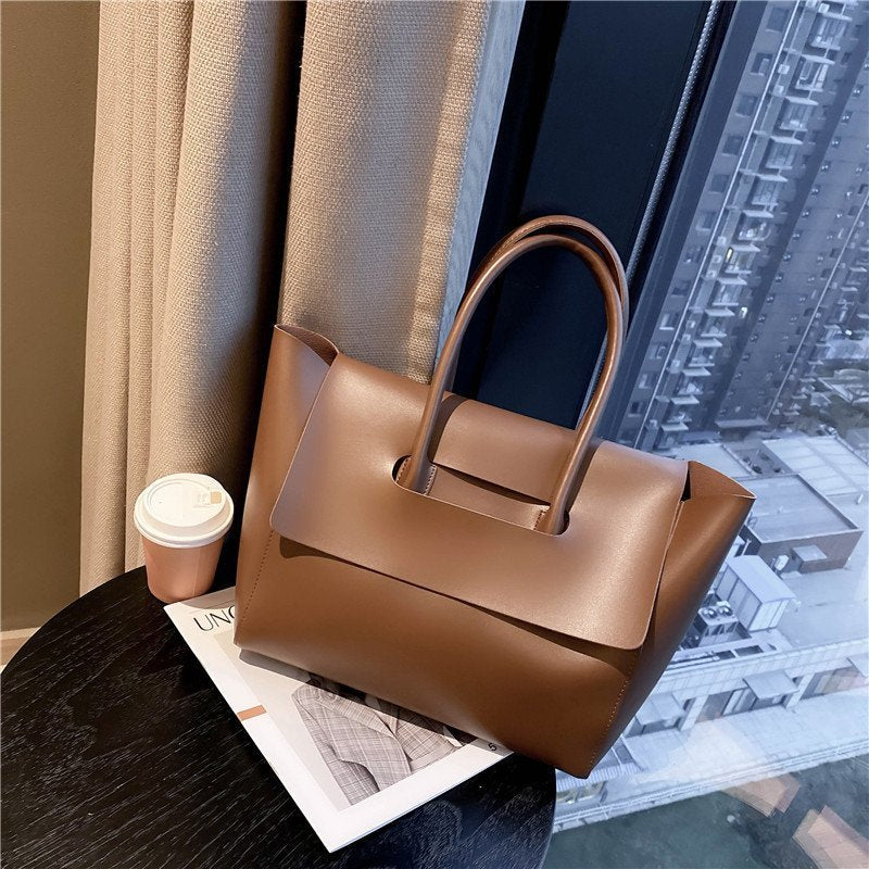 Large capacity simple retro tote bag for women by Shamew, featuring a minimalist design and spacious interior for everyday use.