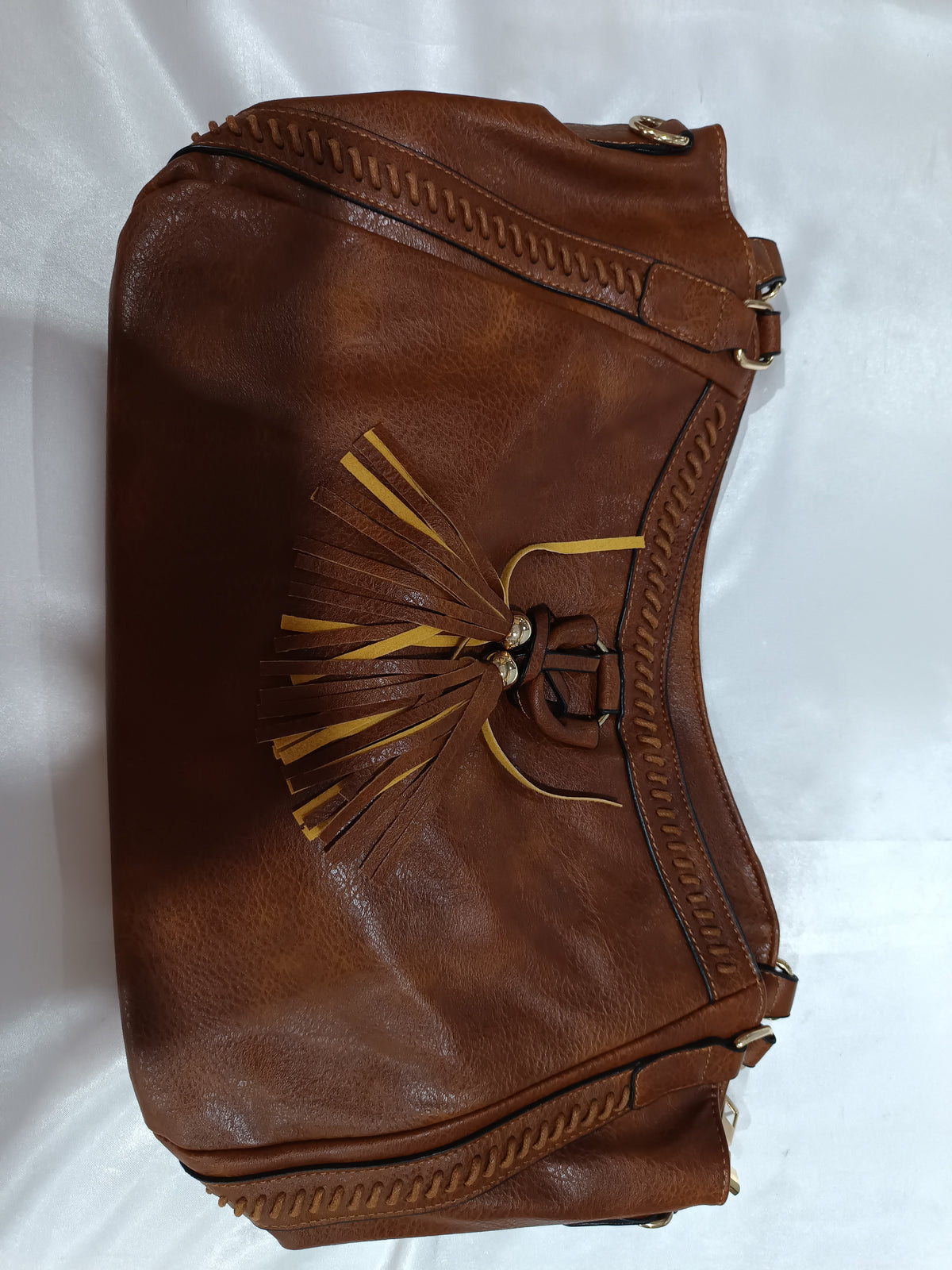 Luxury Shamew classic crossbody tote bag for ladies, stylish handbag with sleek design and adjustable strap.