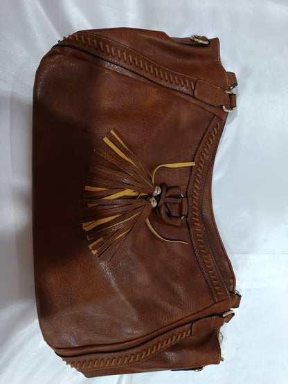 Luxury Shamew classic crossbody tote bag for ladies, stylish handbag with sleek design and adjustable strap.